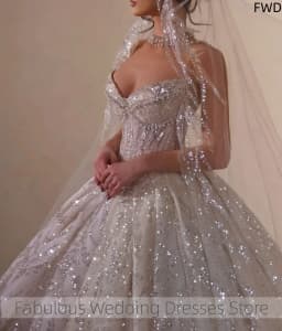 Customized Graceful Wedding Dresses Pearls Bridal Ball Gowns Strapless Sleeveless Bride Dress Robe De Mariée