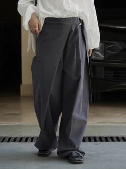 [EAM] High Waist Army Green Irregular Pleated Long Wide Leg Pants New Trousers Women Fashion Tide Spring Autumn 2026 1DJ4101