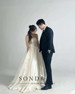 Sondr 2026 Simple A Line Korean Wedding Dresses Photo Shoot Strapless Soft Satin Pleats Sweep Train Bridal Gowns Corset Back