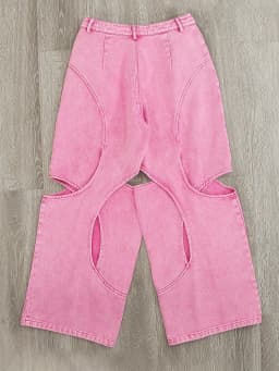 [EAM] High Waist pink Color Hollow Out Wide Leg Pants New Loose Fit Trousers Women Fashion Tide Spring Autumn 2026 1DH2146