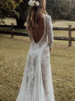 Customized Romantic Boho Long Sleeve Bride Dress Backless Beach Wedding Dress For Women Illusion Scoop Neckline Bridal Gown