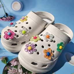 Hot Sales 9pcs 5 Petal Flower Hole Shoe Charms Designer DIY Shiny Bling Shoes Decoration for Clogs Kids Boys Women Girls Gifts