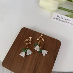 Korean Style Small Daisy Flower Ear Clip Earrings Spring Simple White Purple Petal Flower No Piercing Clip Earrings for Women