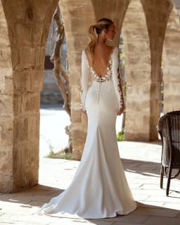 Customized Graceful V-Neck Mermaid Satin Wedding Dresses Long Sleeves Lace Appliques Bridal Gowns Sexy Backless Wedding Dress