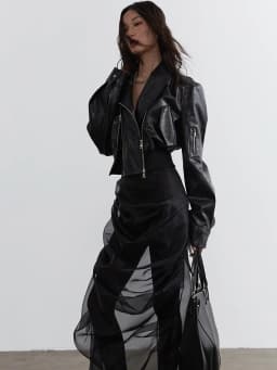 [EAM] High Waist Black Pleated Mesh Irregular Long Elegant Half-body Skirt Women Fashion Tide New Spring Autumn 2026 1DH4715