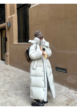 High-end Advanced Warm Extra Long Down Jacket Over The Knee 2026 New Winter Thickened Large Hooded Cotton Jacket for Women