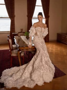 Romantic Lace Appliques Wedding Dresses Sweep Train Mermaid Bridal Gowns Hand Made Flowers Customized Formal Party