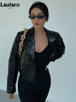 Lautaro Spring Autumn Short Cool Stylish Shiny Reflective Crocodile Print Patent Pu Leather Jacket Women Runway Fashion 2023