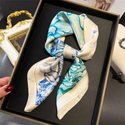 2024 Luxury Floral Print 70cm Square Silk Scarf Women Designer Scarves Bandana Foulard Shawl Hijab Echarpe Hairband Tie Ribbon