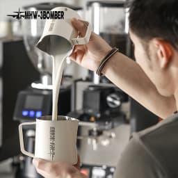 MHW-3BOMBER Classic Milk Frothing Pitcher 500ml Red Stainless Steel Steaming Pitchers Cappuccino/Latte Art Milk Cup Coffee Tool
