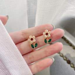 Korean Style Small Daisy Flower Ear Clip Earrings Spring Simple White Purple Petal Flower No Piercing Clip Earrings for Women