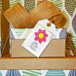 500pcs 1" Laser Flower Sticker Roll Cute Flower Shape Sealing Sticker Color Waterproof Self-adhesive Sticker Gift Packaging Stic