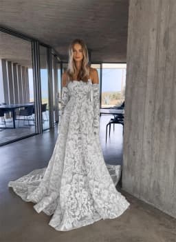 Customized Strapless Wedding Dress with Detachable Long Sleeves Exquisite Lace Bridal Gown Bling Bling New Arrival