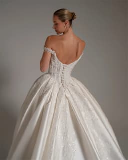Tokyo Customized White Strapless Neck Satin Wedding Dresses Sleeveless Lace-Up Back Bridal Gown 2026 Elegant A-Line Wedding Gown
