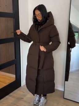 Elegant Long Belted Waist Tie Hooded Puffer Coat Quilted Thick Maxi 2026 Winter Daily Travel Outdoor Outerwear Casual Overcoat