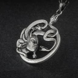 Retro Punk Turquoise Bull Head Pendant Necklace for Men Fashion Hip Hop Motorcycle Riding Trend Cool Personalized Jewelry
