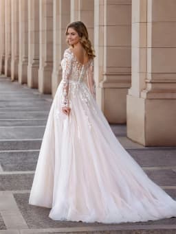 Customized Plus Size V-Neckline Lace Appliques Long Sleeves Wedding Gowns Backless Zipper With Buttons Bridal Dress