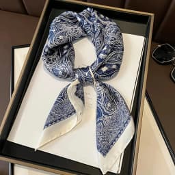 Elegant 27.56inch Floral Print 70cm Square Beach Satin Scarf Casual Elegant Thin Breathable Neck Women Head Wrap Hair Scarves