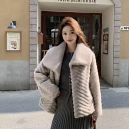 Popular high-end Hepburn style short Coat for women's Winter 2026 new Mink coat Ladies Fur Jackets Fox Fur Car Strip Mink Jacket
