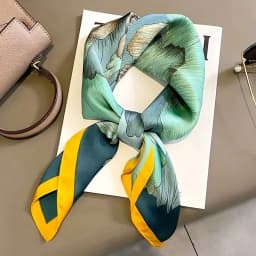 Elegant 27.56inch Floral Print 70cm Square Beach Satin Scarf Casual Elegant Thin Breathable Neck Women Head Wrap Hair Scarves