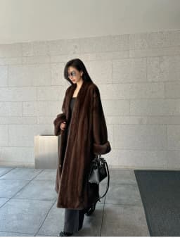Lautaro Autumn Winter Long Luxury Elegant Chic Soft Thick Warm Brown Hairy Faux Mink Fur Coat Women V Neck Fluffy Overcoat 2024