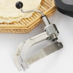 360° smooth rotation, adjustable size to meet different needs, foldable home pancake making machine