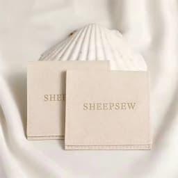 50pcs SHEEPSEW Microfiber Jewellery Envelope Pouches Custom Deboss Logo Multi Colors Jewelry Packaging Bag For Bridesmaid