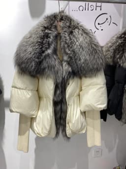 2026 Winter Real Fox Fur Collar White Duck Down Padded Down Jacket Regular Fashion Warm Big Fur Collar Women's Coat