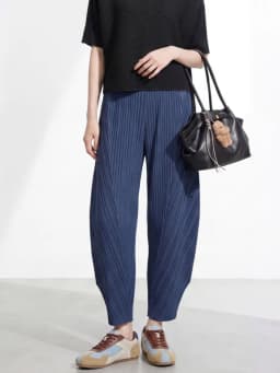 GVUW Solid Color Versatile Casual Pleated Pants Women's High Waisted Elastic Loose Straight Trousers 2026 Summer New 17S3807