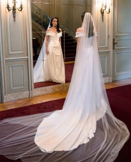 Tokyo Customized White Off Shoulder Wedding Dresses Short Sleeves A-Line Elegant Bridal Gowns 2025 Court Train Wedding Gowns