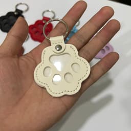 1PC Leather pet hair storage bag, cat paw keychain, multifunctional portable keychain, exquisite bag pendant