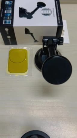 Magnetic Car Phone Mount Universal Suction Cup Car Phone Holder Magnet Mobile Phone Support Stand for iPhone 15 16 17 Samsung
