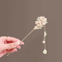 Womens Crystal Hair Clasp Flowers Shape Design Y2K Silver Step Shake Hanfu Hair Stick with Tassel Headwear Hairpins Jewelry