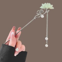Womens Crystal Hair Clasp Flowers Shape Design Y2K Silver Step Shake Hanfu Hair Stick with Tassel Headwear Hairpins Jewelry
