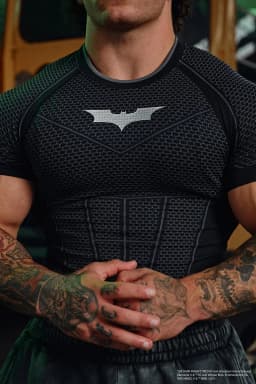 Men's Batman Print Compression T-Shirt, Seamless Honeycomb Breathable Quick Dry Short Sleeve, High Elastic Fitness Gym Top, Runn