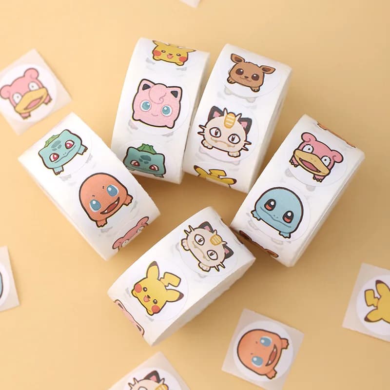 500pcs Roll Cartoon Stickers Kawaii Anime Round Seal Diy Laptop Decals Stikers Cute Book Children Reward Toy Gift