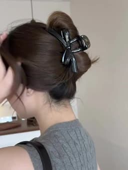 Trendy Solid Color Bow Large Hair Claw for Women Acrylic Bowknot Hair Clips Ponytail Hairpins Girls Barrettes Hair Accessories