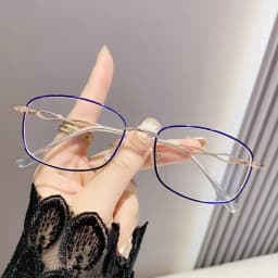 Anti Blue Light Presbyopia Glasses Trendy Metal Small Frame Reading Glasses for Women Portable High-definition Eyeglasses