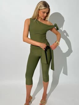 Hugcitar Fashion 2 Pcs Sets Solid One Shoulder Sleeveless Draped Sexy Top Knee Length Pants Women Y2K Outfits Festival Party
