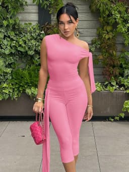 Hugcitar Fashion 2 Pcs Sets Solid One Shoulder Sleeveless Draped Sexy Top Knee Length Pants Women Y2K Outfits Festival Party