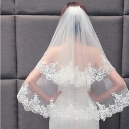 Beautiful Double Layers Bridal Veil With Metal Comb Lace Appliques Edge Bridal Marriage Short Head Bridal Accessories