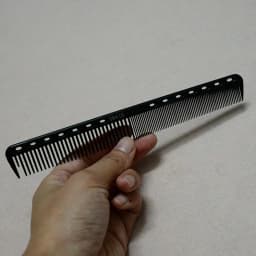 Professional Hair Comb Heat Resistant Medium Cutting Carbon Comb Salon Anti-static Brush Barber Styling Tool