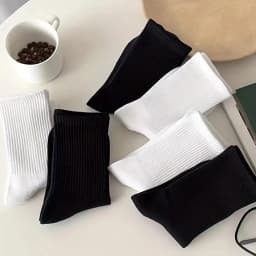 7/14/21 Pairs Women Classic Black And White Solid Color Fashionable Versatile Sweat-Absorbing Soft And Breathable Casual Socks﻿