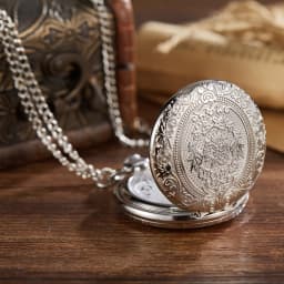 Retro Nostalgic Classical Carved Flip Cover Women Men Pocket Watches Necklaces Hanging Watches Quartz Suitable for Giving Gifts