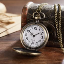 Retro Nostalgic Classical Carved Flip Cover Women Men Pocket Watches Necklaces Hanging Watches Quartz Suitable for Giving Gifts