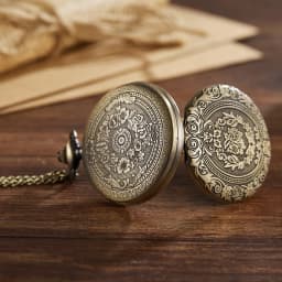 Retro Nostalgic Classical Carved Flip Cover Women Men Pocket Watches Necklaces Hanging Watches Quartz Suitable for Giving Gifts