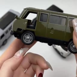 1:36 Alloy Vintage Diecast Cute Cartoon Van Classic Car Model Pull Back Car Model Miniature Vehicle Replica For Collection Gift