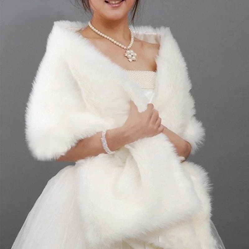 Winter Cape White Fur Shawl Wedding Accessories Elegant Bridal Wrap Women Wedding Jackets Soft Cape Imitation Fur Chal Blan