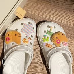 Hot Sale Hello Kitty Resin Shoe Charms Set Cute Plush Shoe Decoration Accessories Removable Beach Vacation Style