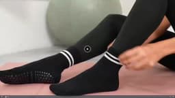 1 Pair of Women's Yoga Socks, Skipping Rope Sports Socks, Pilates Indoor Anti Slip Floor Socks, Double Bar Mid Leg Socks